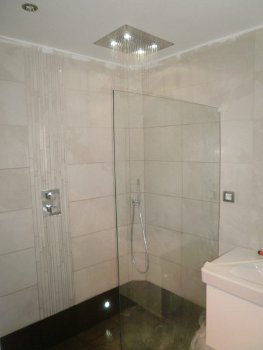 Joneau built in shower 